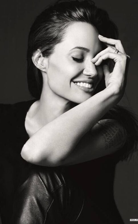 angelina-jolie.com Elle-US-Elle-US-2014-016-Angelina-Jolie-S72692bc66cdca2c8c328186e521d1ba2